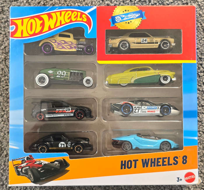 Hot wheels 8 pack