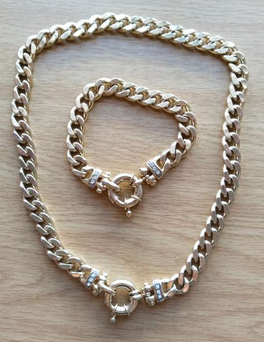 Beautiful gold coloured ladies matching necklace with bracelet.