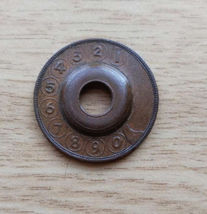 Isreal old telephone Token. Good condition.