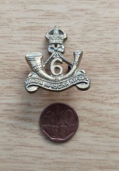 Great Britain 6Th Kings Rifles Collar Badge.