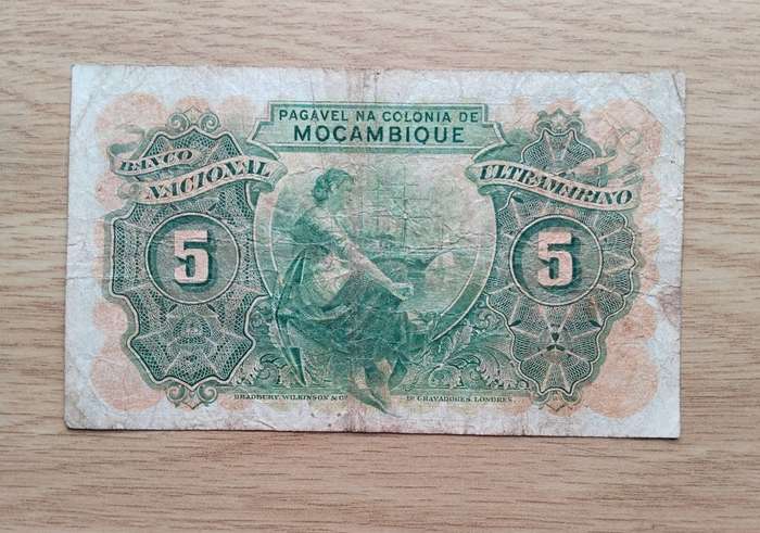 Mocambique Ultramarino 1943 Old 10 Escudos Bank Note.
