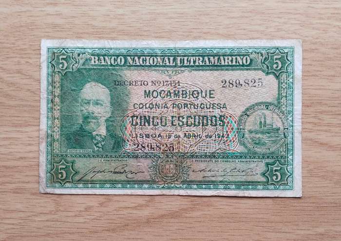 Mocambique Ultramarino 1943 Old 10 Escudos Bank Note.