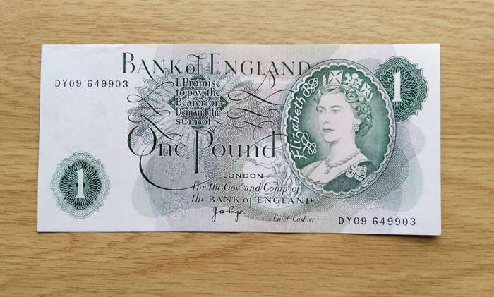 Bank of England Old One Pound Bank Note. Great Condition.