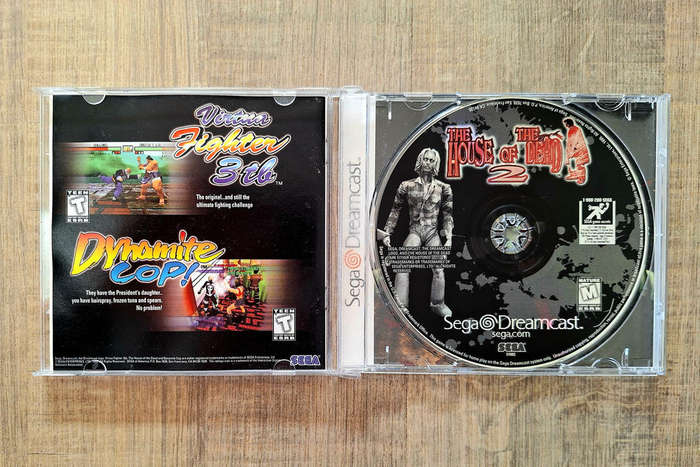 House of the Dead 2 + Light Gun Bundle - Sega Dreamcast