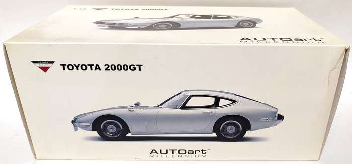 **VERY RARE/Mint/Boxed** 1/18 AUTOart Millennium Toyota 2000GT Coupe (Upgraded) White (78747)