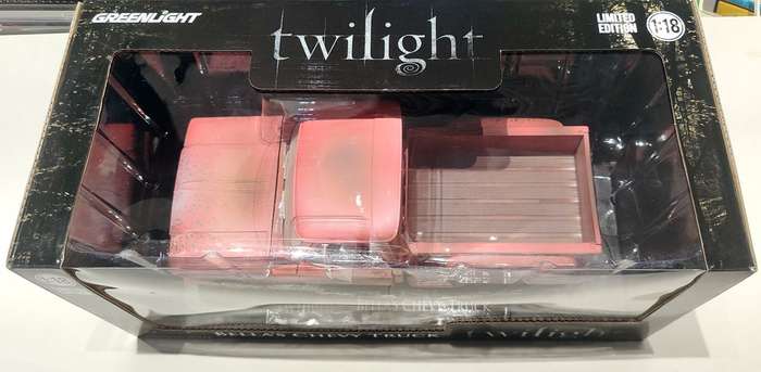 *NEW* 1/18 Greenlight Adult Collectible - "Twilight" Bella's Chevy Truck Limited Edition