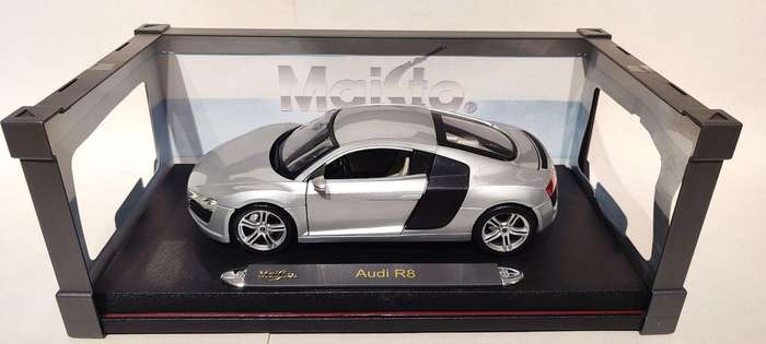 **BOXED/MINT MODEL** 1/18 Maisto Premiere Edition Audi R8 Silver (36143)