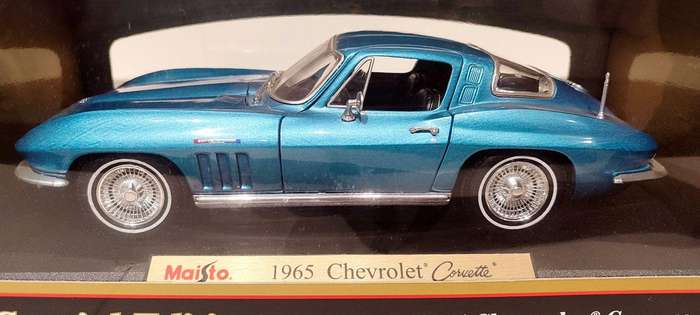 **Pre-Loved/Mint/Boxed** 1/18 Maisto SE Chevrolet Corvette 1965 Metallic Blue (31640)