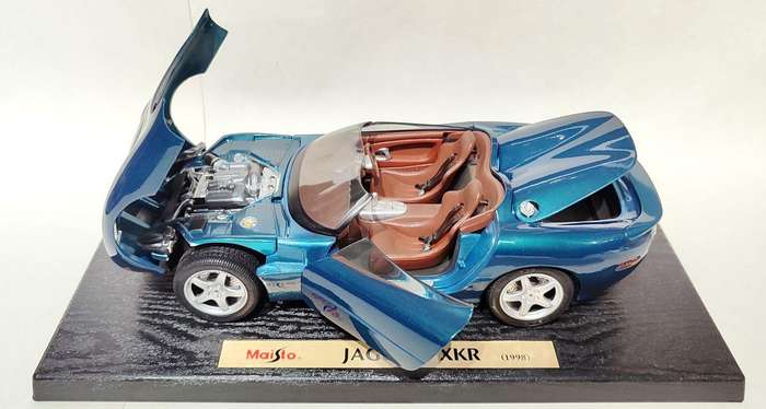 **BOXED/MINT MODEL** 1/18 Maisto SE Jaguar XKR 180 1998 Green/Blue (31863)