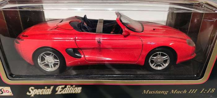 **RARE/BOXED/MINT MODEL** 1/18 Maisto SE Mustang Mach III Red (31815)