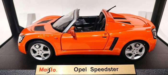 **BOXED/MINT MODEL** 1/18 Maisto SE Opel Speedster Metallic Orange (31615)