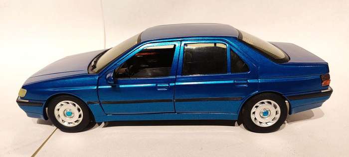 **PRE-LOVED/BOXED** 1/18 Vintage Solido Peugeot 605 SV24 Blue (8502)