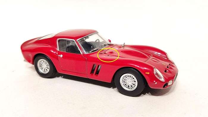 1/43 Ferrari 250 GTO 1964 Red (missing one bonnet clip)