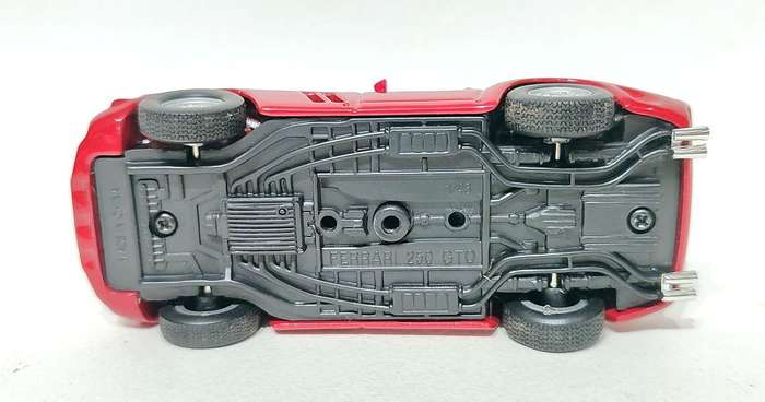 1/43 Ferrari 250 GTO 1964 Red (missing one bonnet clip)