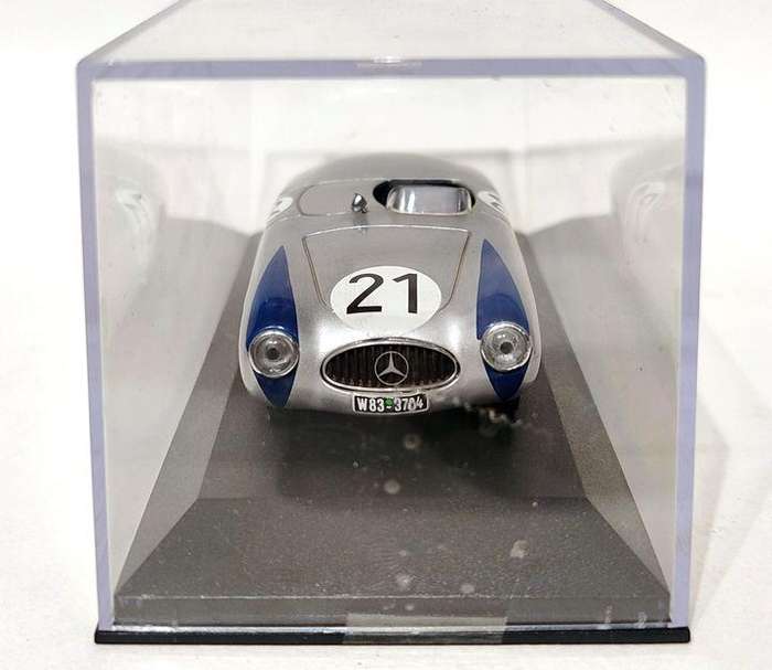 **MINT/PRE-LOVED** 1/43 Models Max Mercedes-Benz 300 SL H. Lang Nürburgring 1952 (MAX3330)