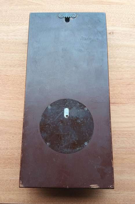 VINTAGE WOODEN BAROMETER MADE IN ENGLAND *HIGHLY COLLECTABLE*