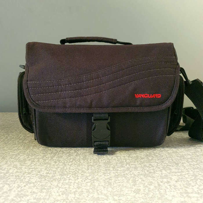 Nikon D7100 kit  + Vanguard bag