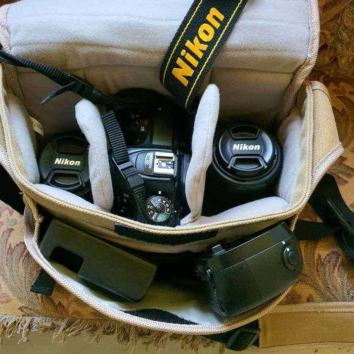 Nikon D7200 Full kit ( 2 lenses) + Nikon Safari Canvas bag
