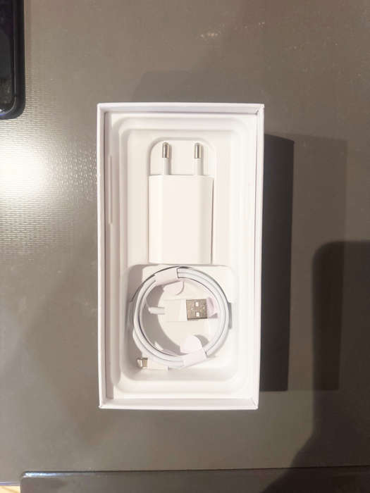 iPhone 8 NO RESERVE