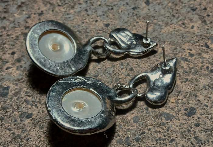 Elegant Vintage Silver-tone Leaf and Faux Pearl Drop Dangle Earrings