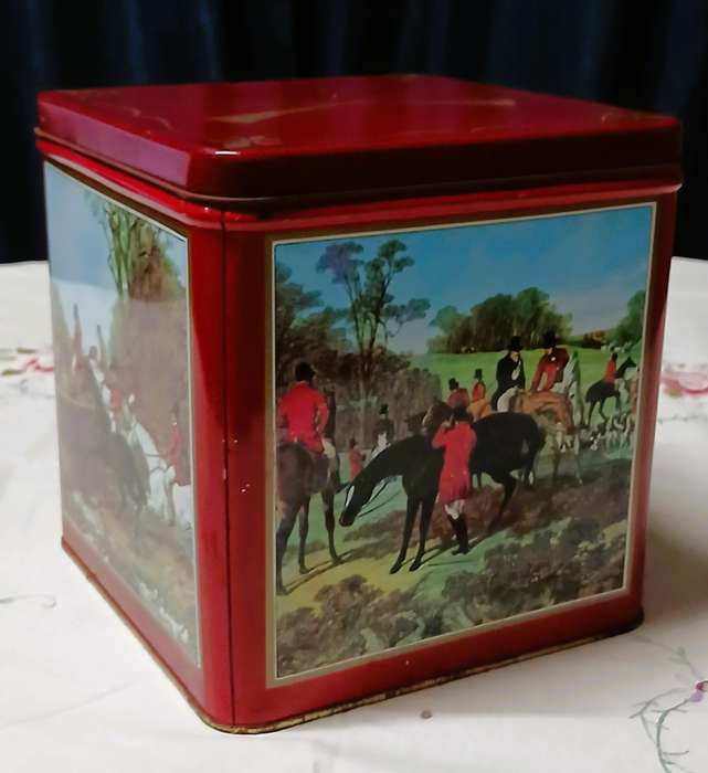 Vintage Large Jacaranda Biscuit Tin - Classic English Hunting Scenes