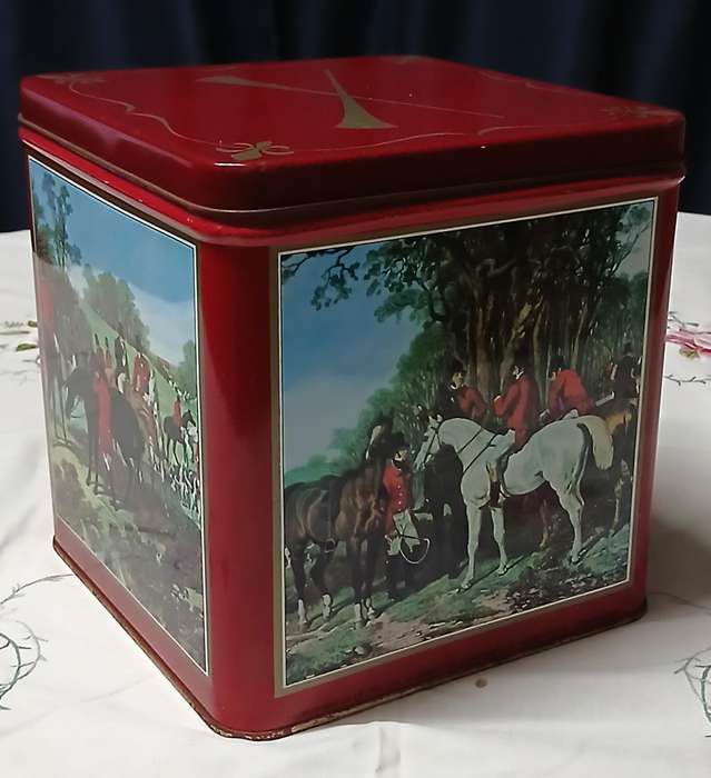 Vintage Large Jacaranda Biscuit Tin - Classic English Hunting Scenes