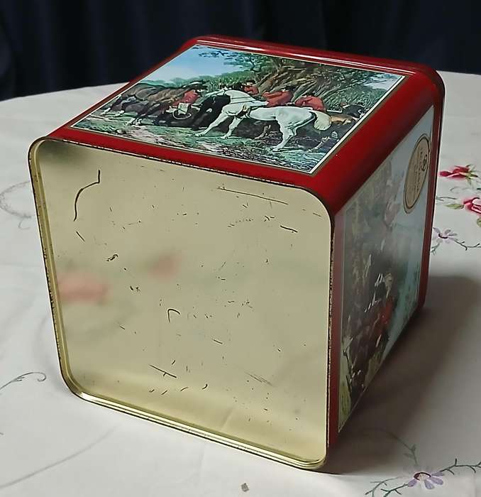 Vintage Large Jacaranda Biscuit Tin - Classic English Hunting Scenes