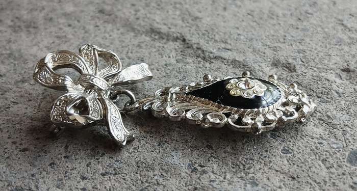 Elegant Vintage Victorian-Style Brooch Pin with Black Enamel & Rhinestones (c. 1950s/60s)