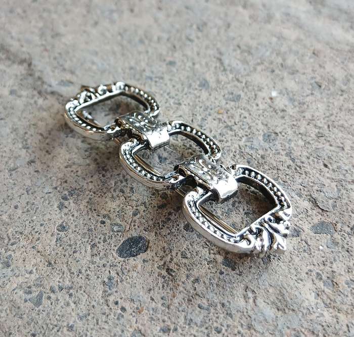 Unique Vintage Silver-Tone Interlocking Link Accessory Pin / Brooch for Hat or Bag