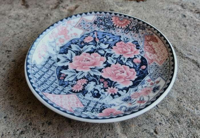 Pair of Vintage Yamaguchin Imperial Imari Hand-Decorated Pin Dishes