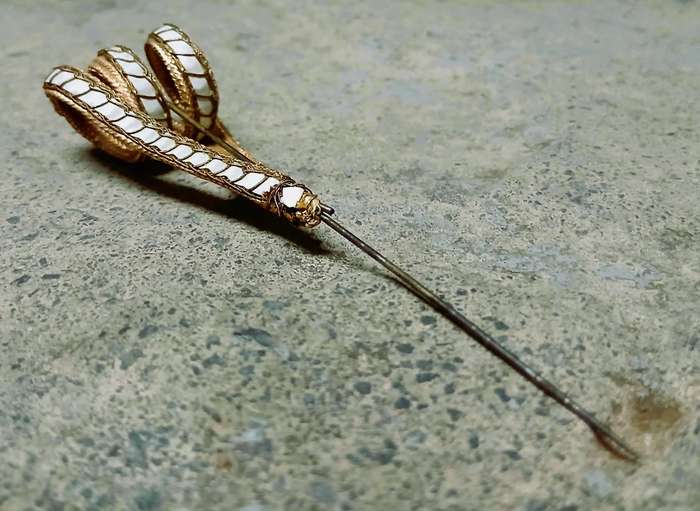 Antique Golden Mesh & Mother-of-Pearl Hat Pin | Hand-Stitched Detail | Rare Collectible c1900s