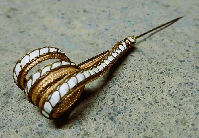 Antique Golden Mesh & Mother-of-Pearl Hat Pin | Hand-Stitched Detail | Rare Collectible c1900s