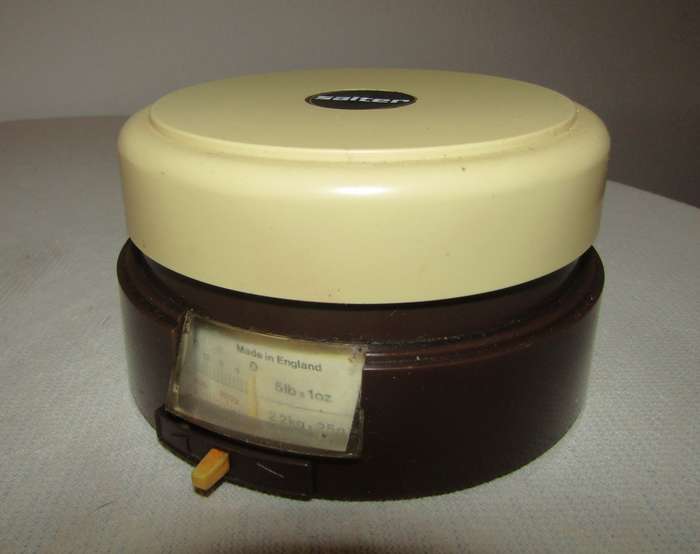 Retro 1977 Salter Kitchen Scale (2.2kg x 25g) - Made in England