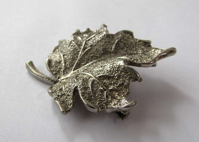 Vintage Silver Tone Maple Leaf Brooch Pin by Hollywood