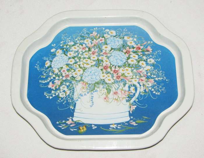 Vintage Selection of 5 Small Decorative Tin Trays