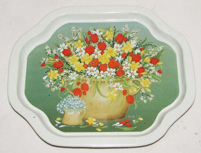 Vintage Selection of 5 Small Decorative Tin Trays