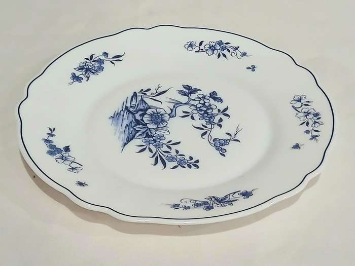 Vintage 1970s Arcopal France Opal Glass Plate | Arc Archer Logo | Rare Retro Pattern