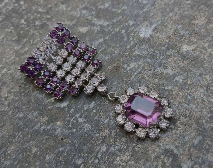 Vintage 1950s Silvertone Rhinestone Brooch | Amethyst & Clear Stone Design
