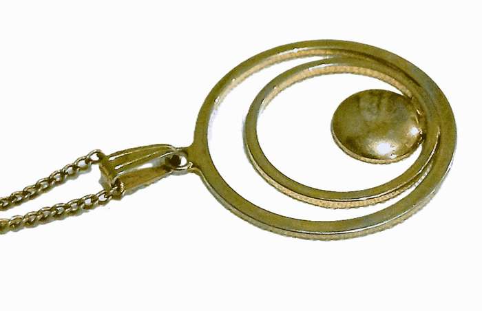 Vintage 1970s Gold-Tone Necklace | Geometric Pendant Design