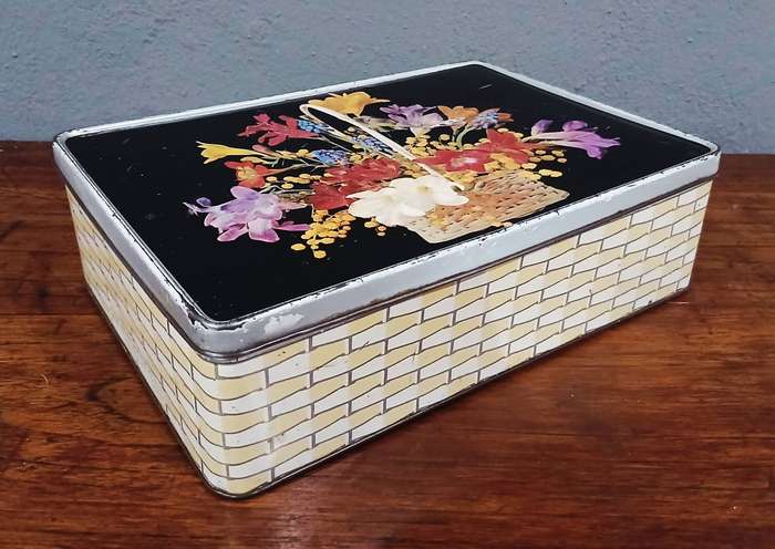 Vintage Biscuit Tin | Bakers Choice Assorted with Floral Basket Design