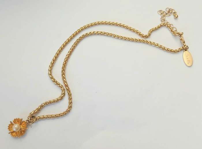 Vintage Gold-Tone Necklace with Faux Pearl Flower Pendant | Luella Chain
