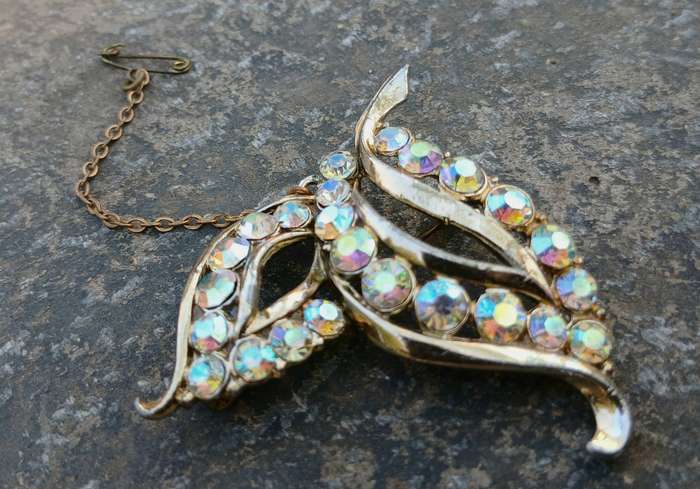 Vintage Gold Tone Aurora Borealis Brooch | Mid-Century Leaf Design with Safety Chain