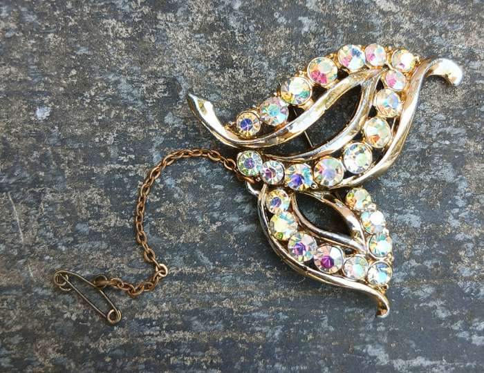 Vintage Gold Tone Aurora Borealis Brooch | Mid-Century Leaf Design with Safety Chain