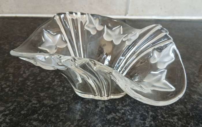 Vintage Mikasa Parisian Ivy Handkerchief Bowl | Sculptural Modern Elegance