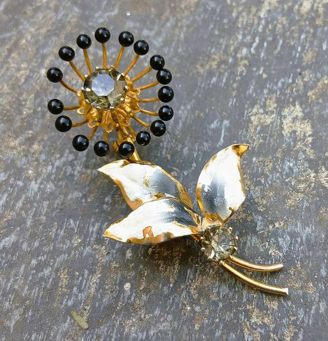 Vintage Sputnik Floral Brooch | Gold-Tone with Prong-Set Rhinestones