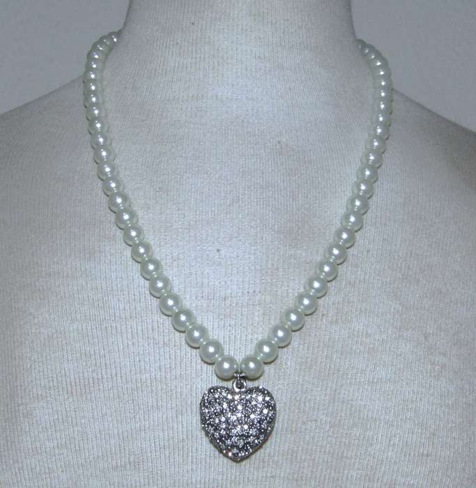 Vintage Faux Pearl Necklace with Double-Sided Heart Pendant