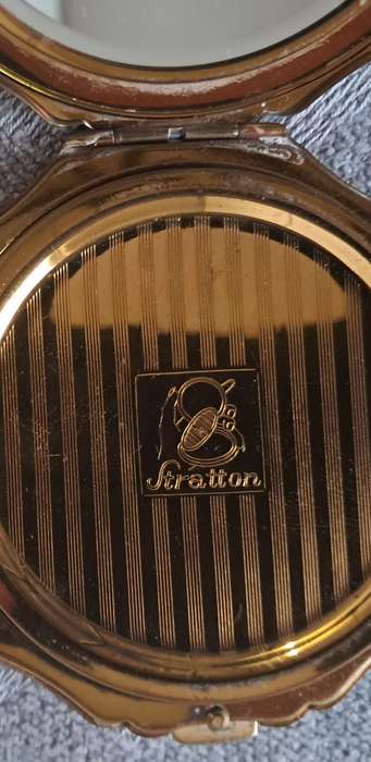 Vintage compact : make up / mirror : 2 lids