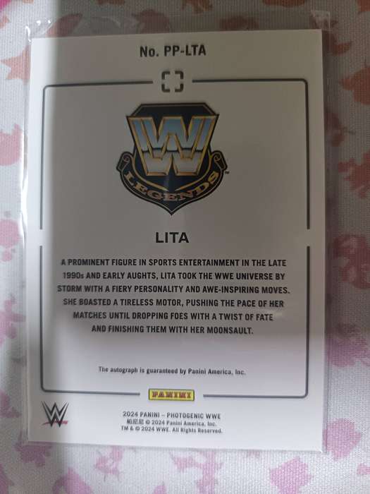WWE Trading Cards - Lita Picture Perfect Auto 2024 Panini Photogenic WWE PP-LTA 21/25 Maze