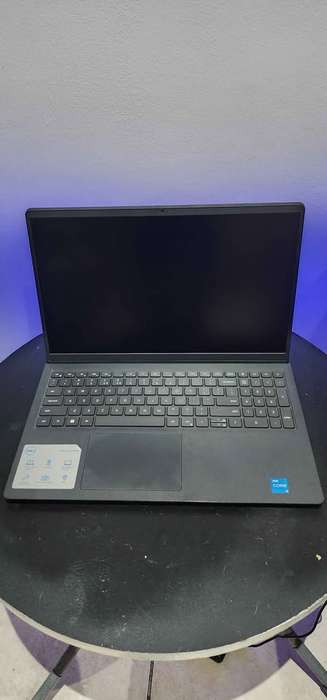 Dell Inspiron 15 3511 - 15.6" quad core i7-1165g7 -16gb ddr4 ram -512gb m.2 ssd- intel Iris XE