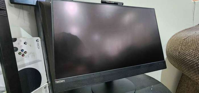 Lenovo M920z - All in One -Hexa Core i7 8700, 16GB ddr4 ram, 1TB HDD- 24" display- window 11